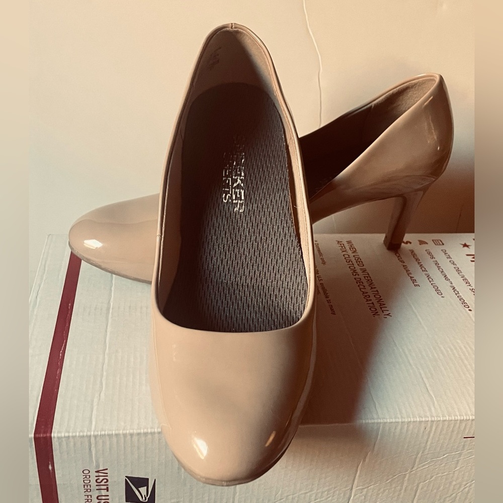 DexFlex COMFORT HEELS Size: 9.5W, Color: Ivory-Cream